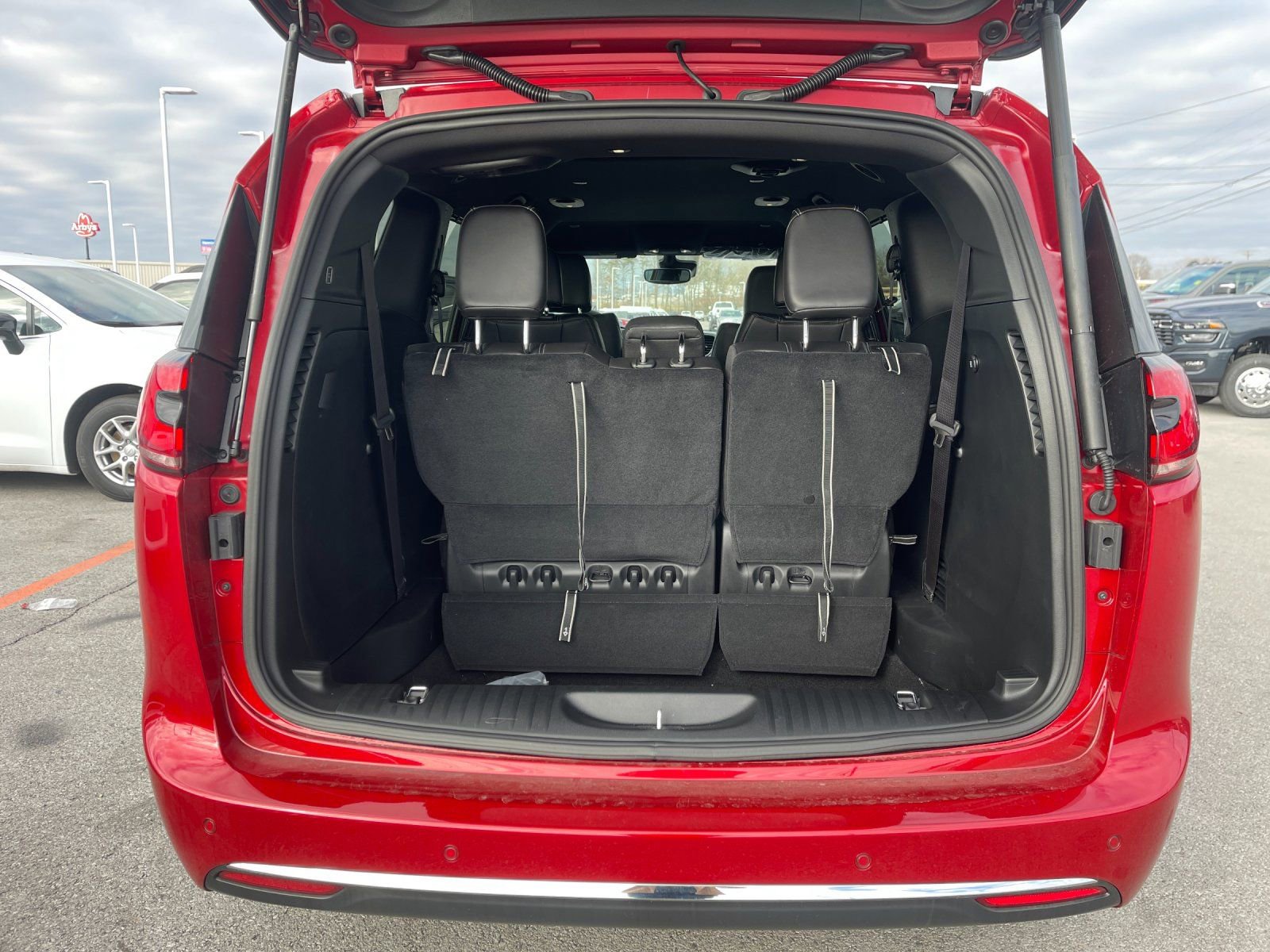 New 2026 Chrysler Pacifica Select image 17