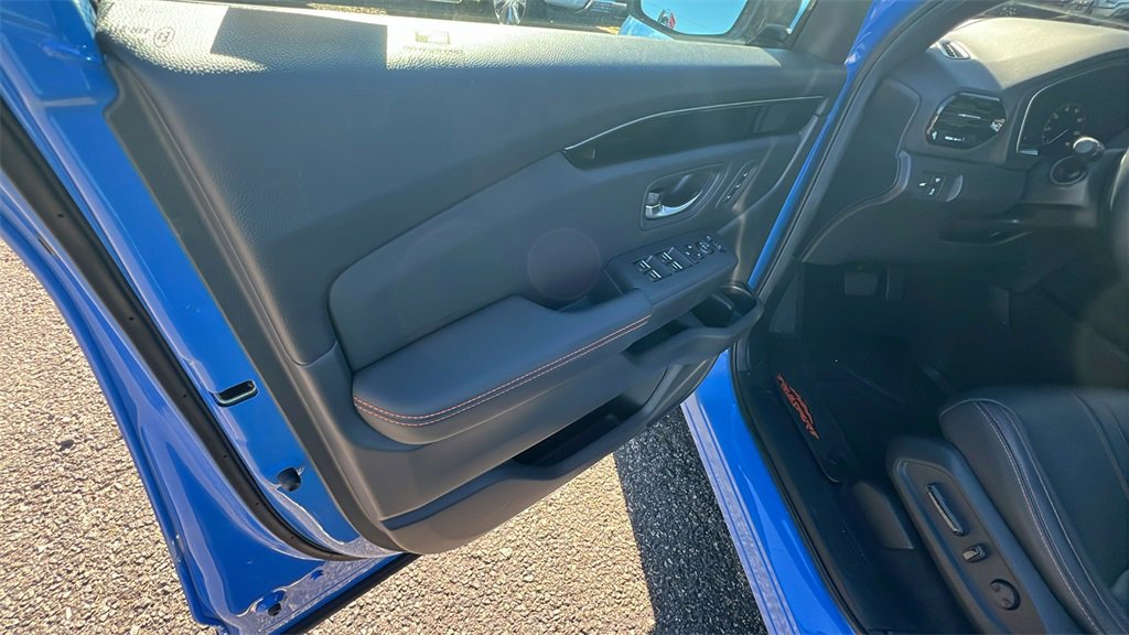 Used 2025 Honda Pilot TrailSport image 11