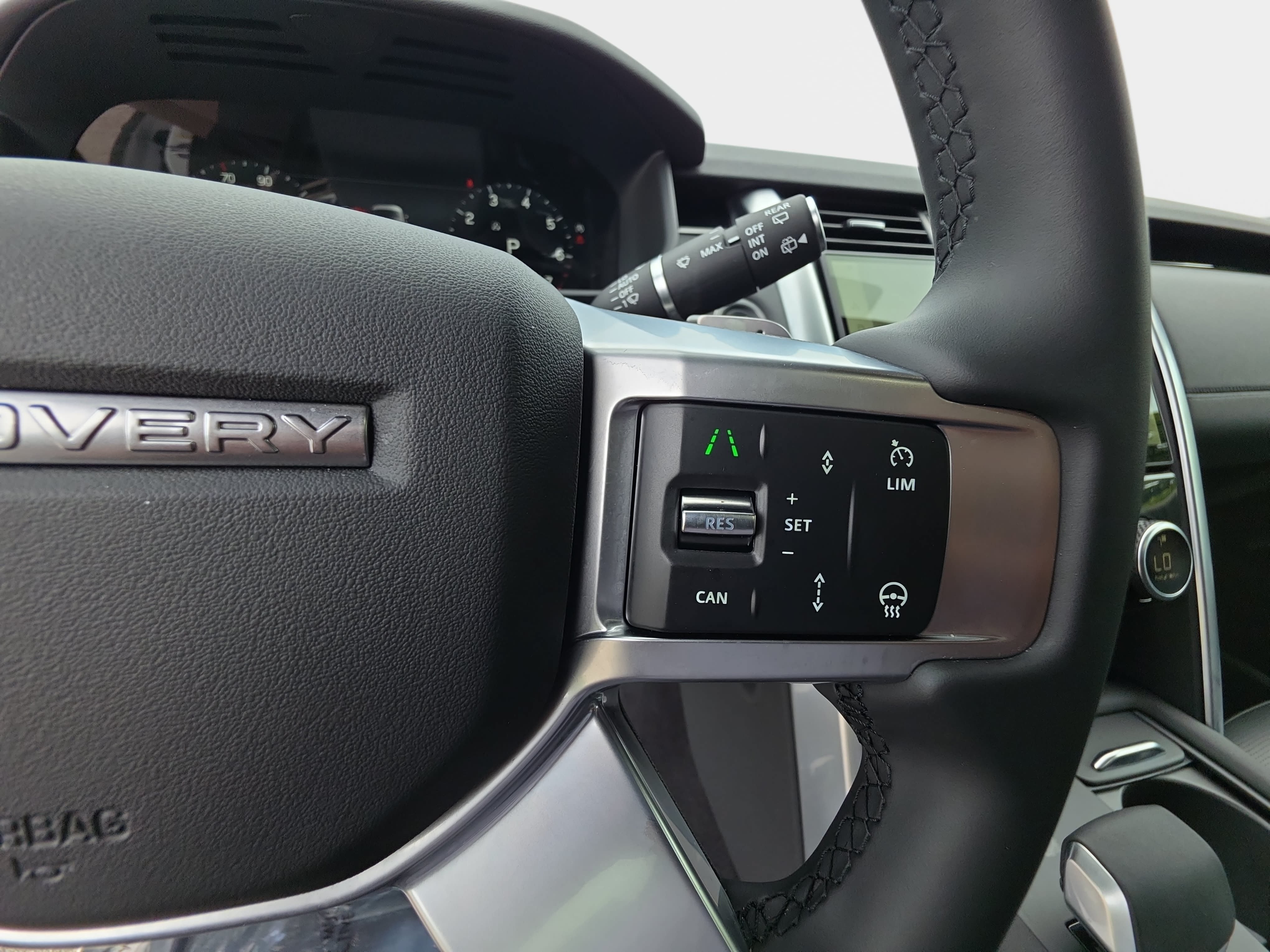 Certified 2025 Land Rover Discovery S AWD/4WD image 17
