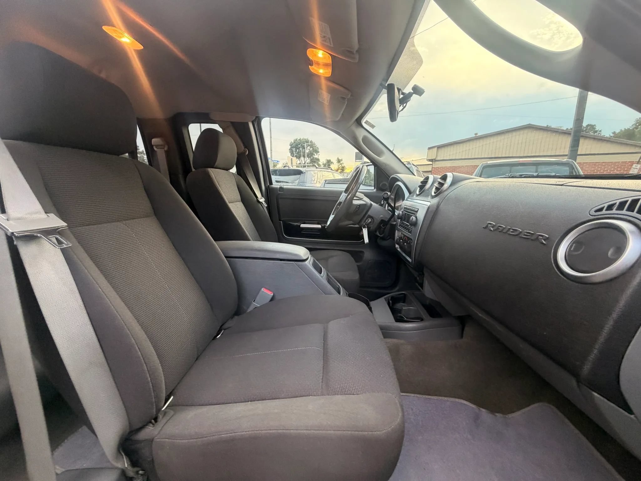 Used 2006 Mitsubishi Raider DuroCross AWD/4WD image 21