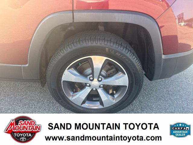 Used 2019 Jeep Cherokee Limited AWD/4WD image 13
