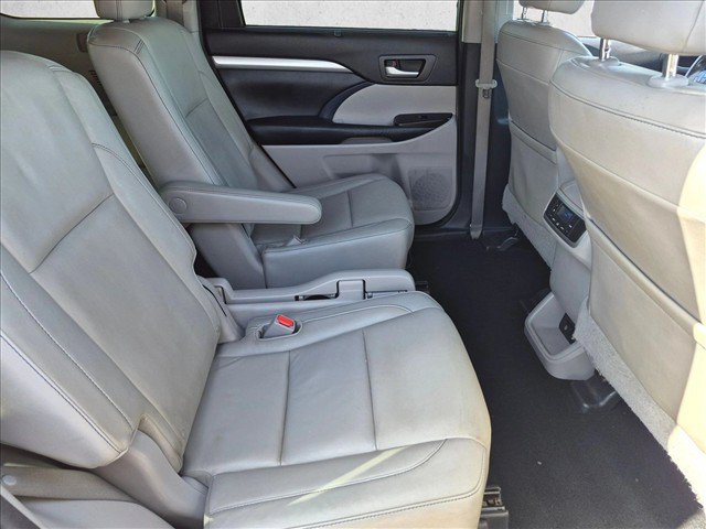 Used 2014 Toyota Highlander XLE AWD/4WD image 26