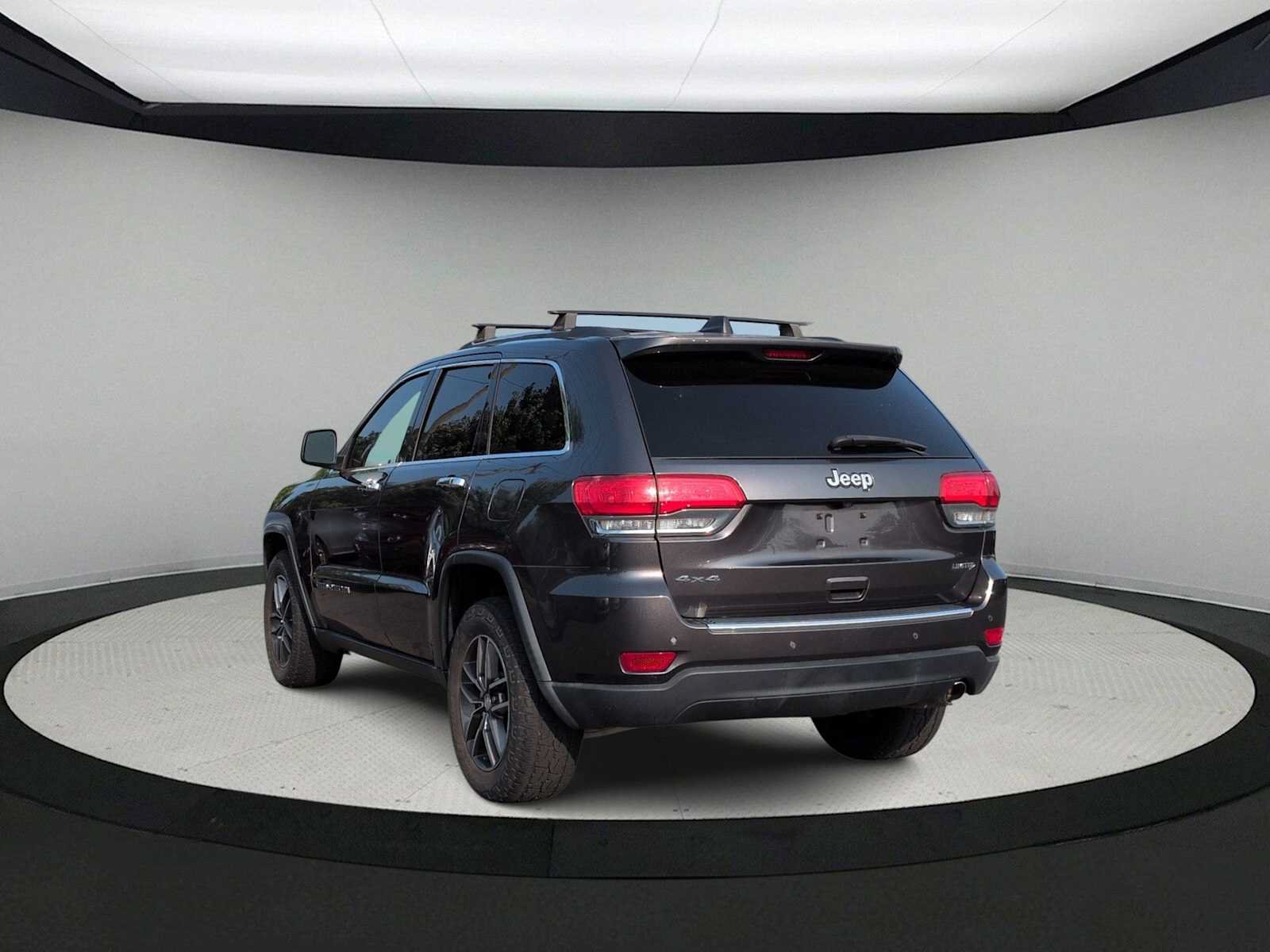 Used 2017 Jeep Grand Cherokee Limited w/ Luxury Group II AWD/4WD image 6