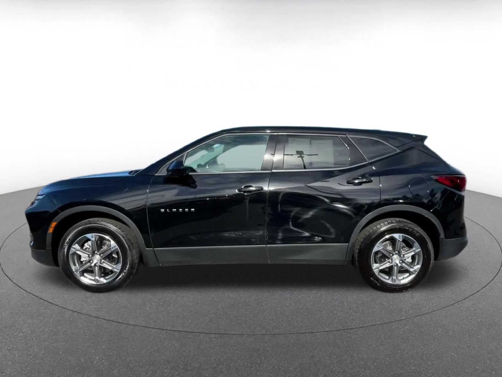 Used 2025 Chevrolet Blazer LT FWD image 8
