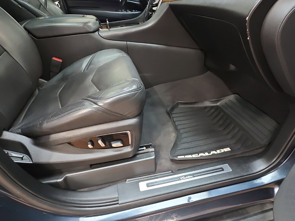Used 2020 Cadillac Escalade Luxury image 11