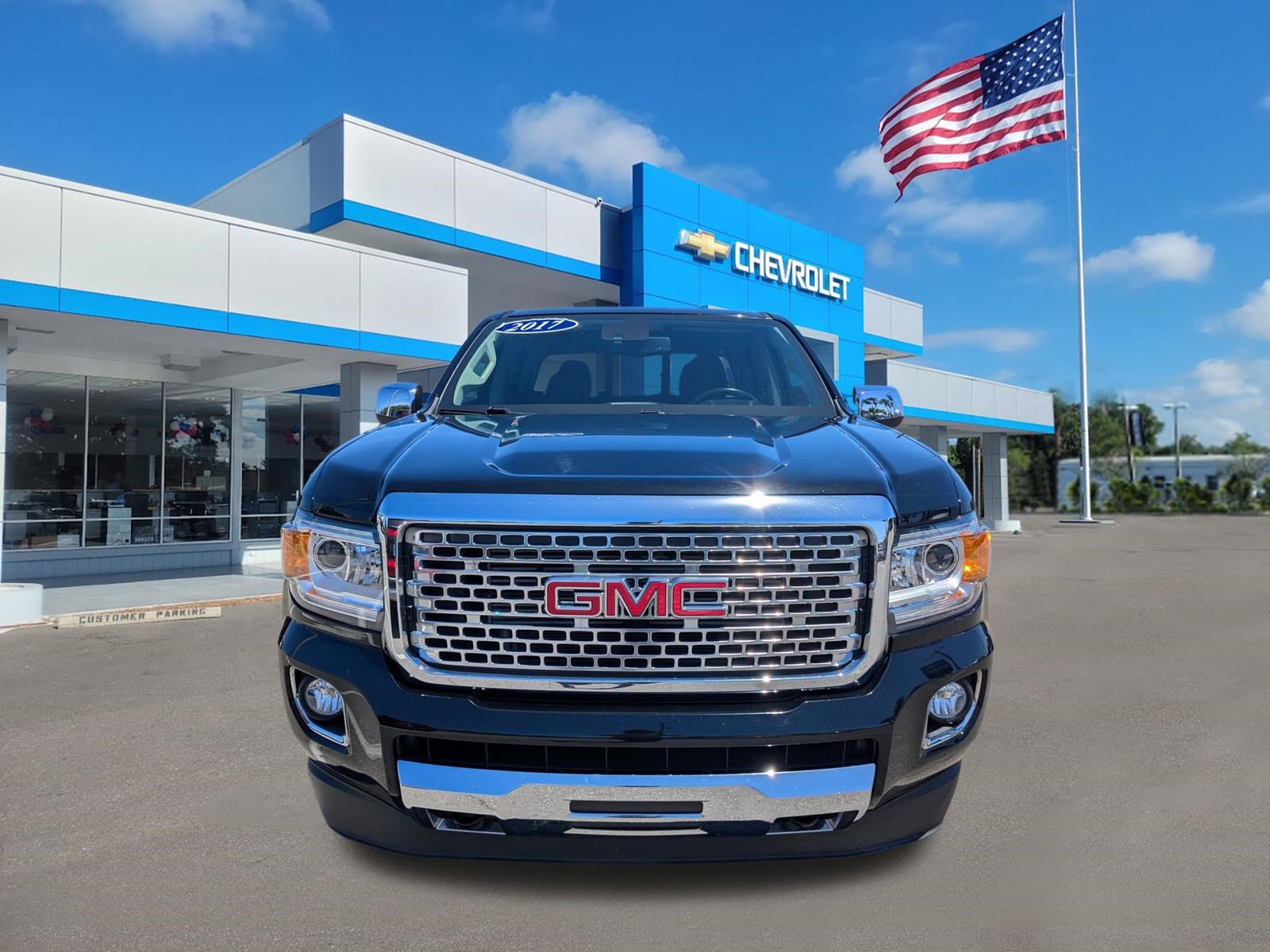 Used 2017 GMC Canyon Denali image 2