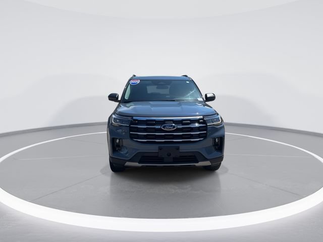 Used 2025 Ford Explorer Active w/ Active Comfort Package AWD/4WD image 2