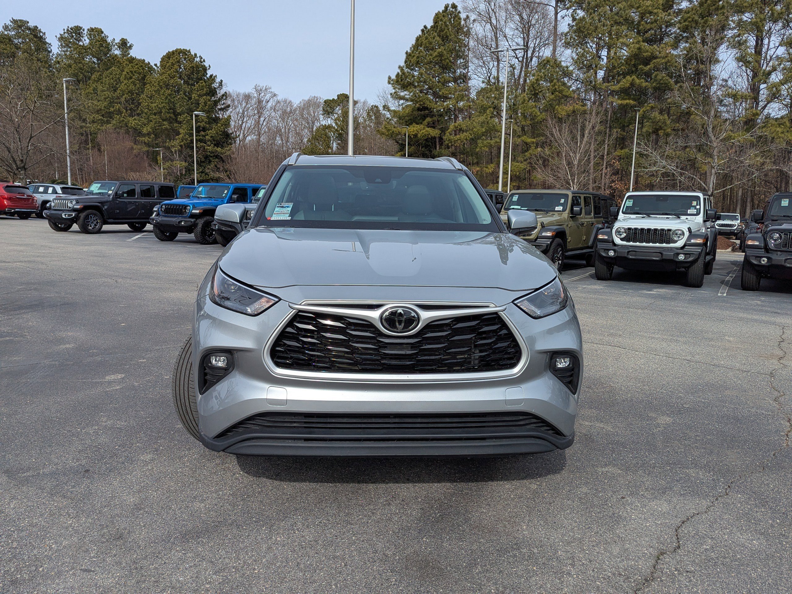 Used 2023 Toyota Highlander XLE video 2