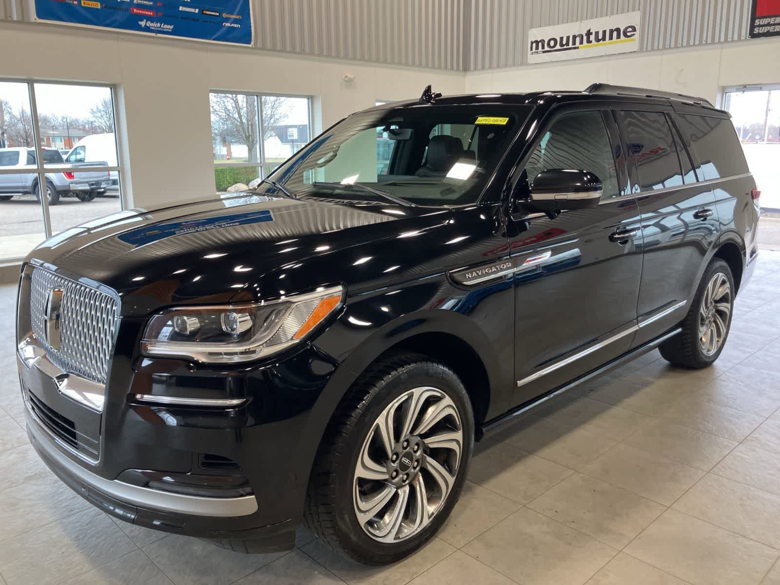 Used 2023 Lincoln Navigator Reserve w/ Equipment Group 201A image 1