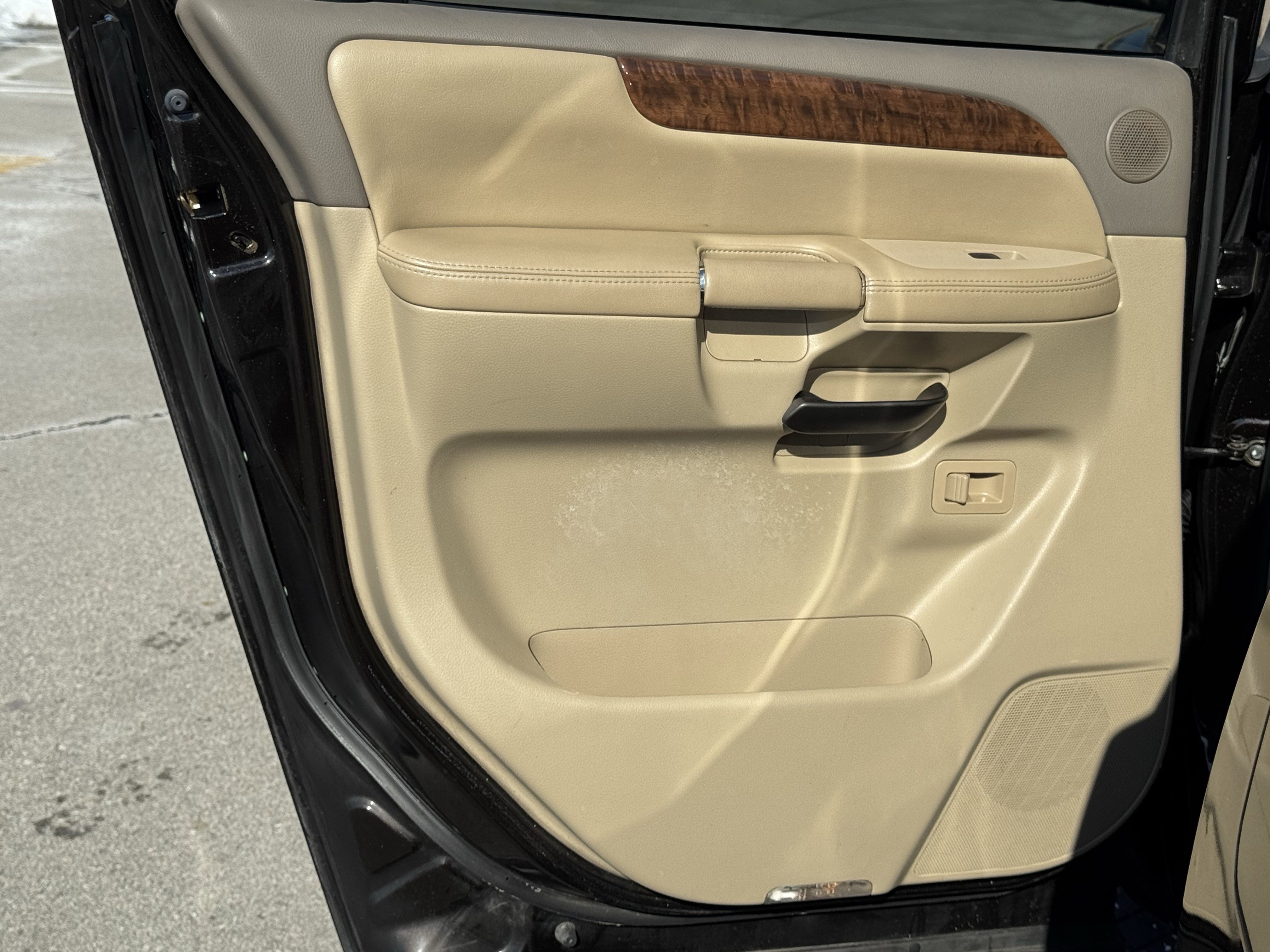 Used 2011 Nissan Armada SL image 32