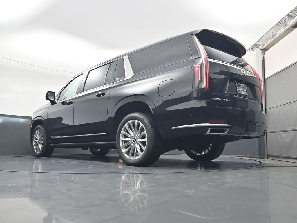 Used 2022 Cadillac Escalade ESV Premium Luxury image 23