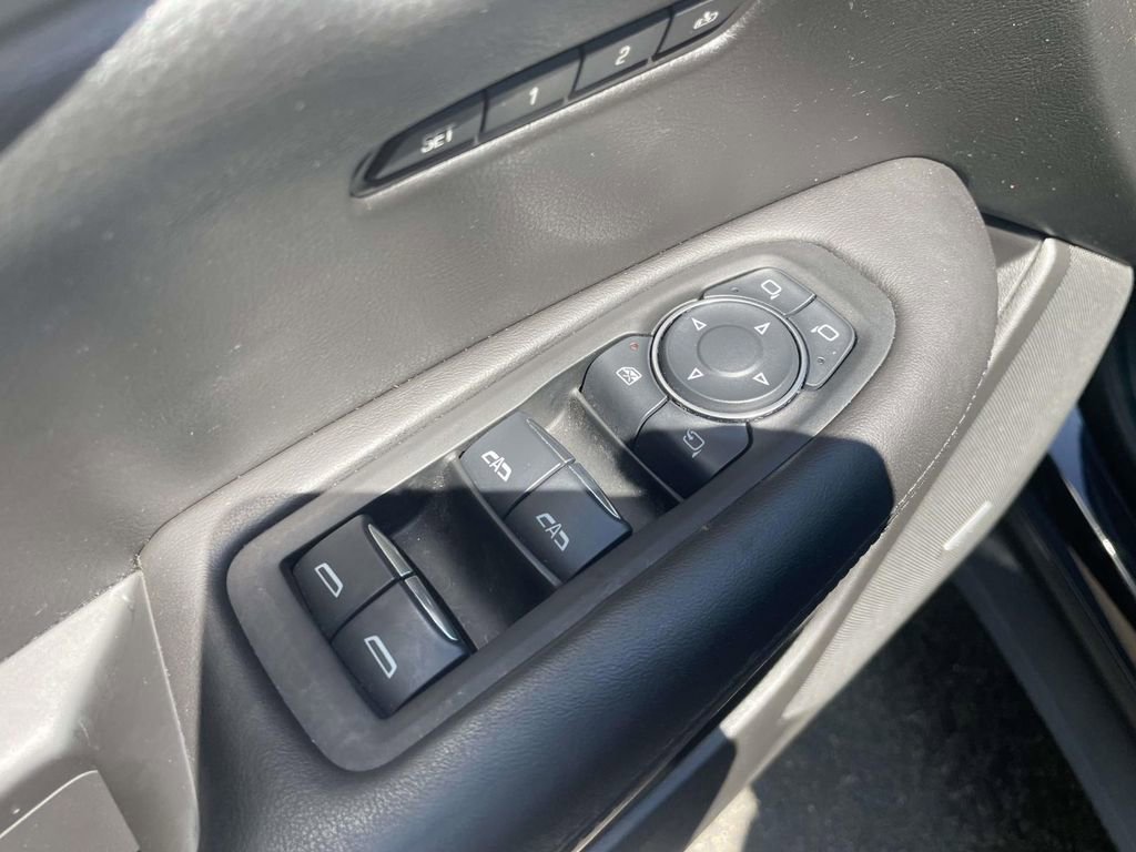Used 2017 Cadillac XT5 Platinum w/ Driver Assist Package image 12