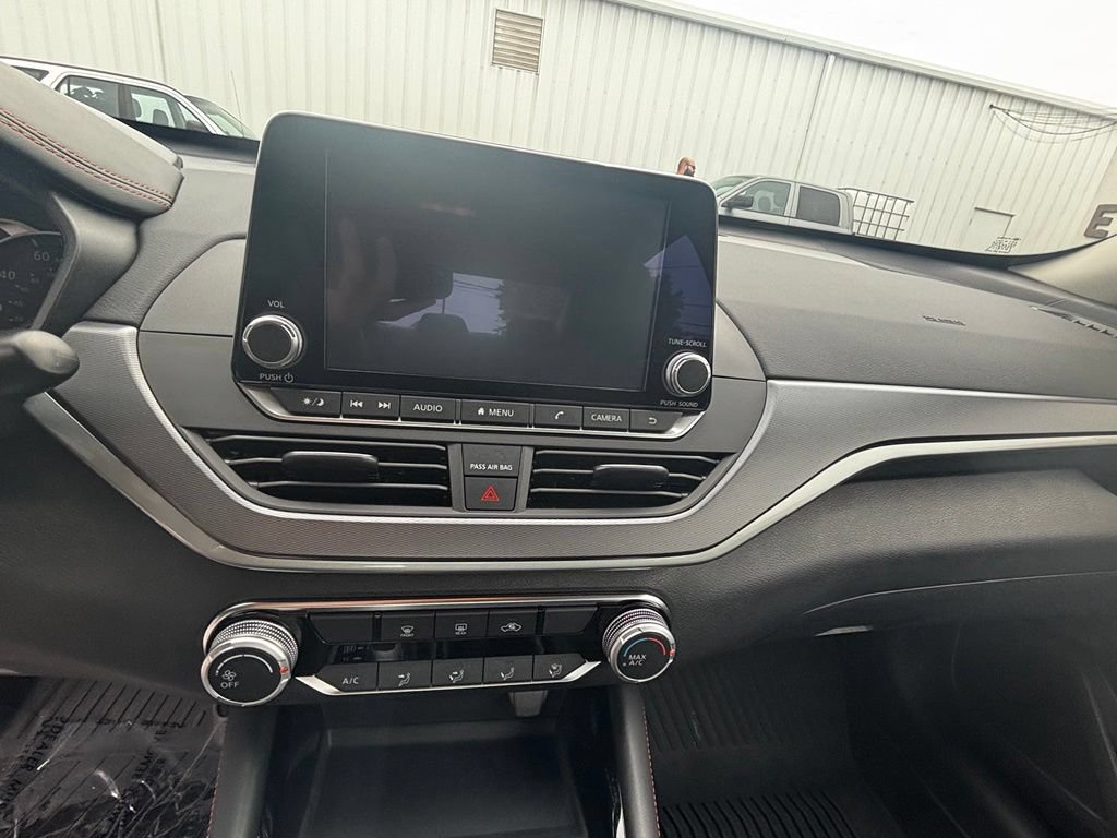 Used 2024 Nissan Altima 2.5 SR FWD image 14