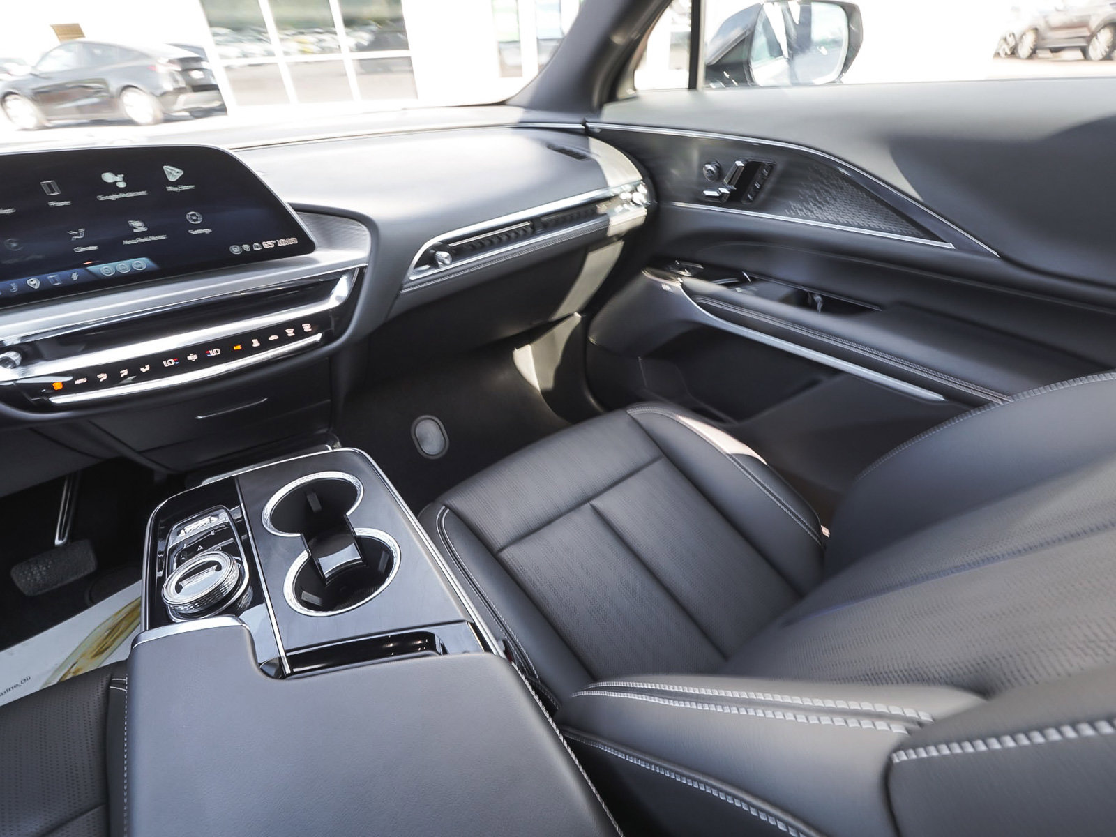 Used 2023 Cadillac Lyriq AWD image 50