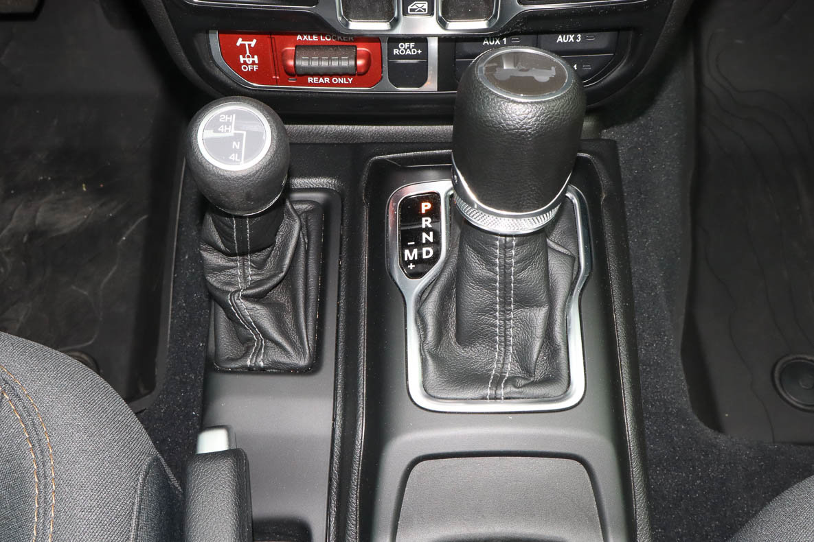 Used 2024 Jeep Wrangler Willys AWD/4WD image 23