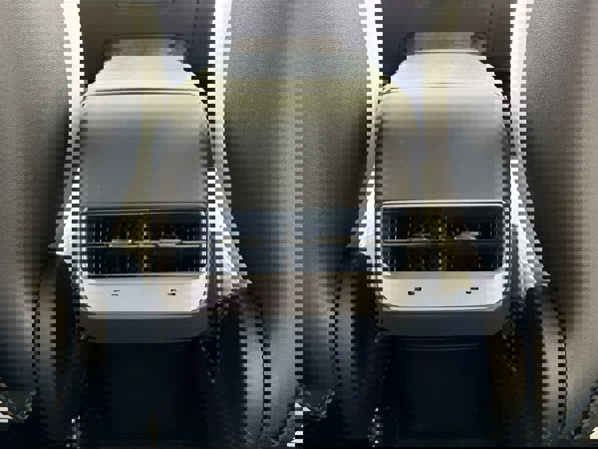 Used 2022 Tesla Model Y Long Range image 28