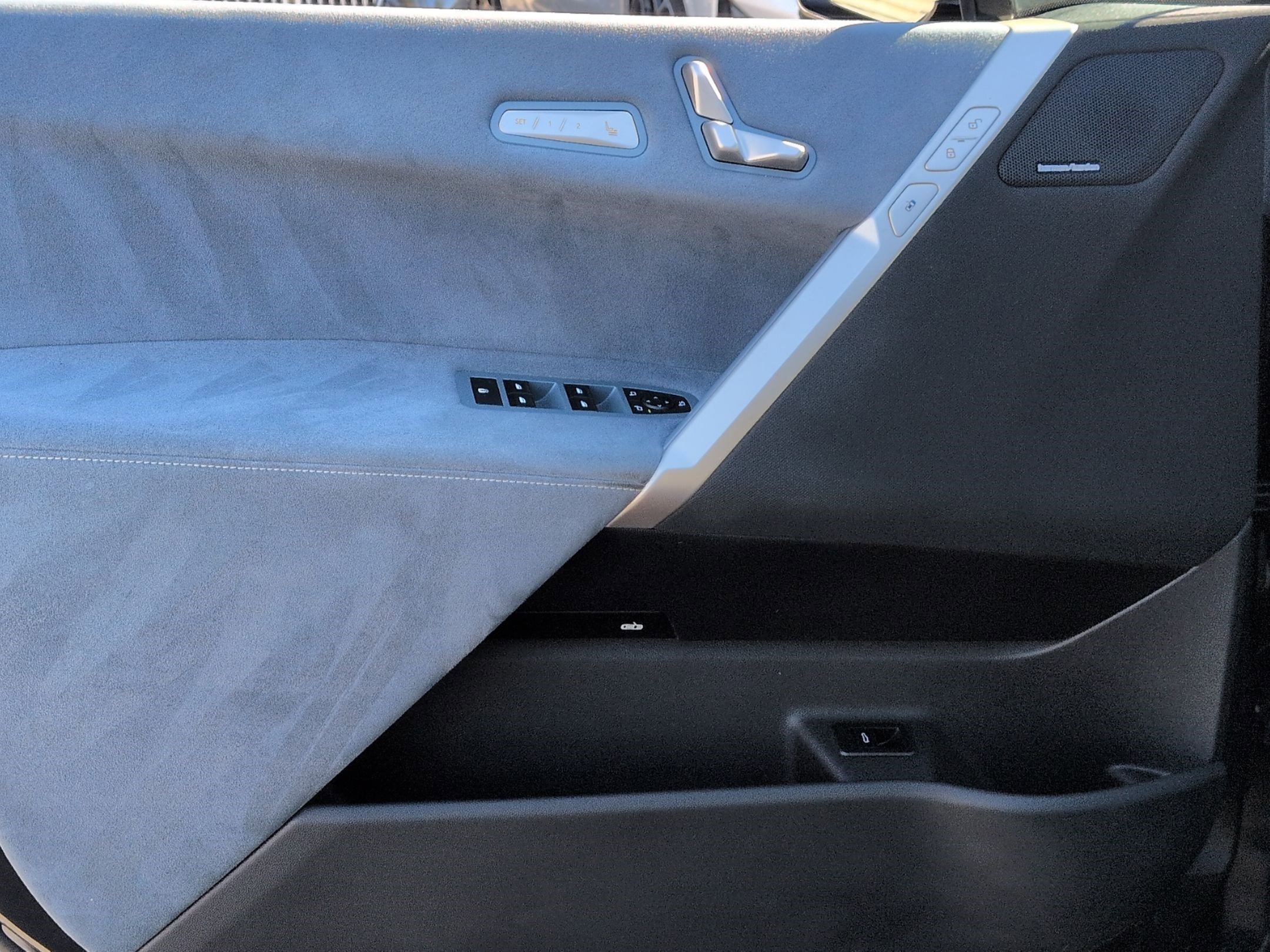 Used 2022 BMW iX xDrive50 w/ Premium Package image 14