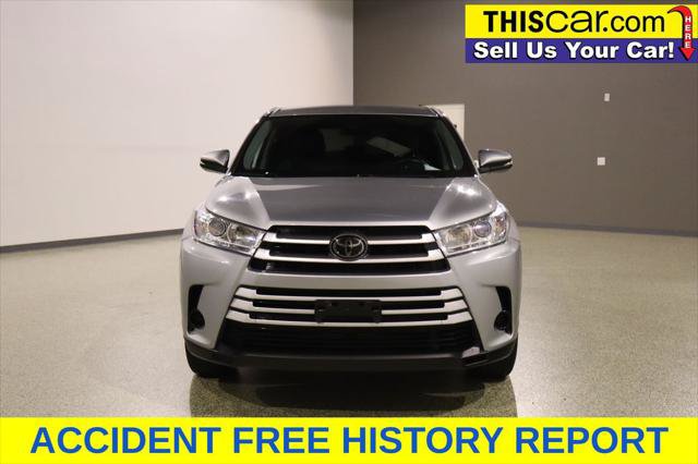 Used 2018 Toyota Highlander LE FWD image 3
