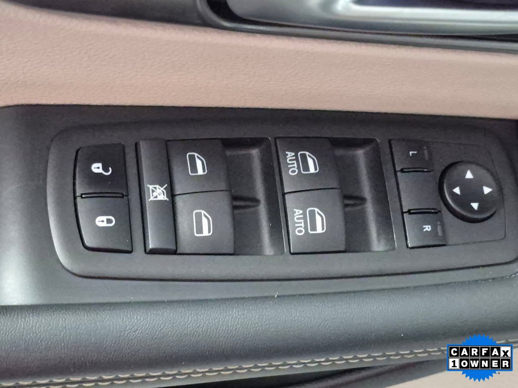 Used 2024 Chrysler Pacifica Touring-L image 14