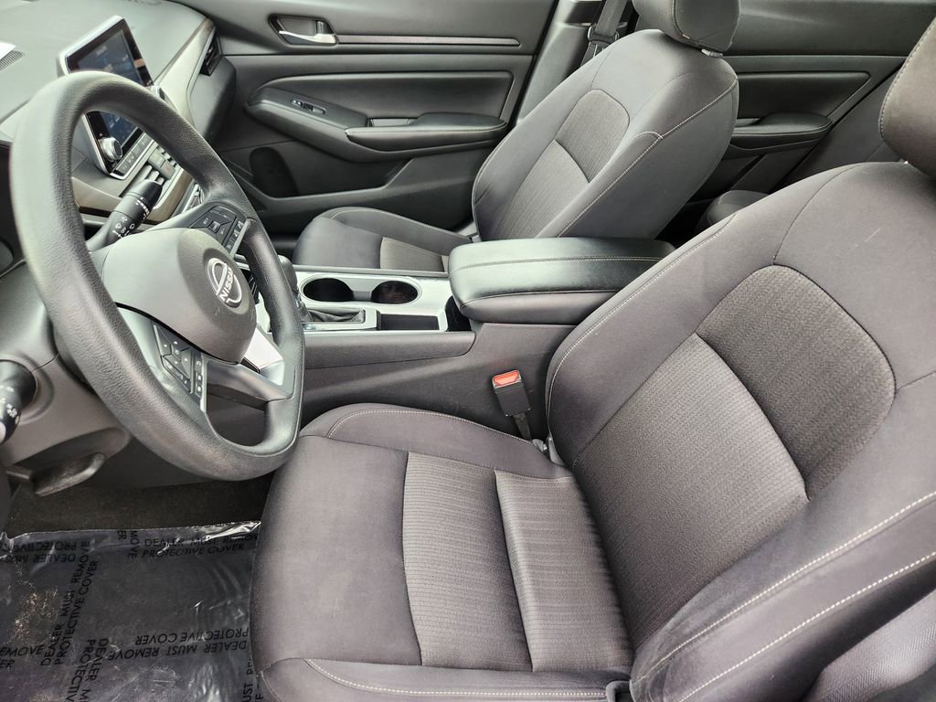 Used 2024 Nissan Altima 2.5 SV image 3