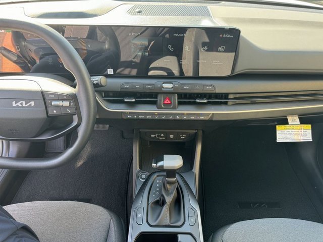 New 2025 Kia K4 LX image 18