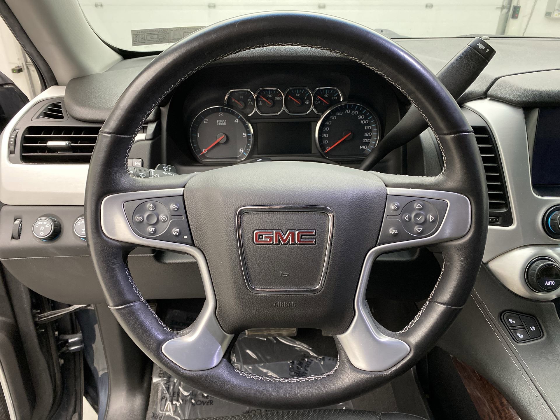 Used 2019 GMC Yukon XL SLT w/ Open Road Package AWD/4WD image 12