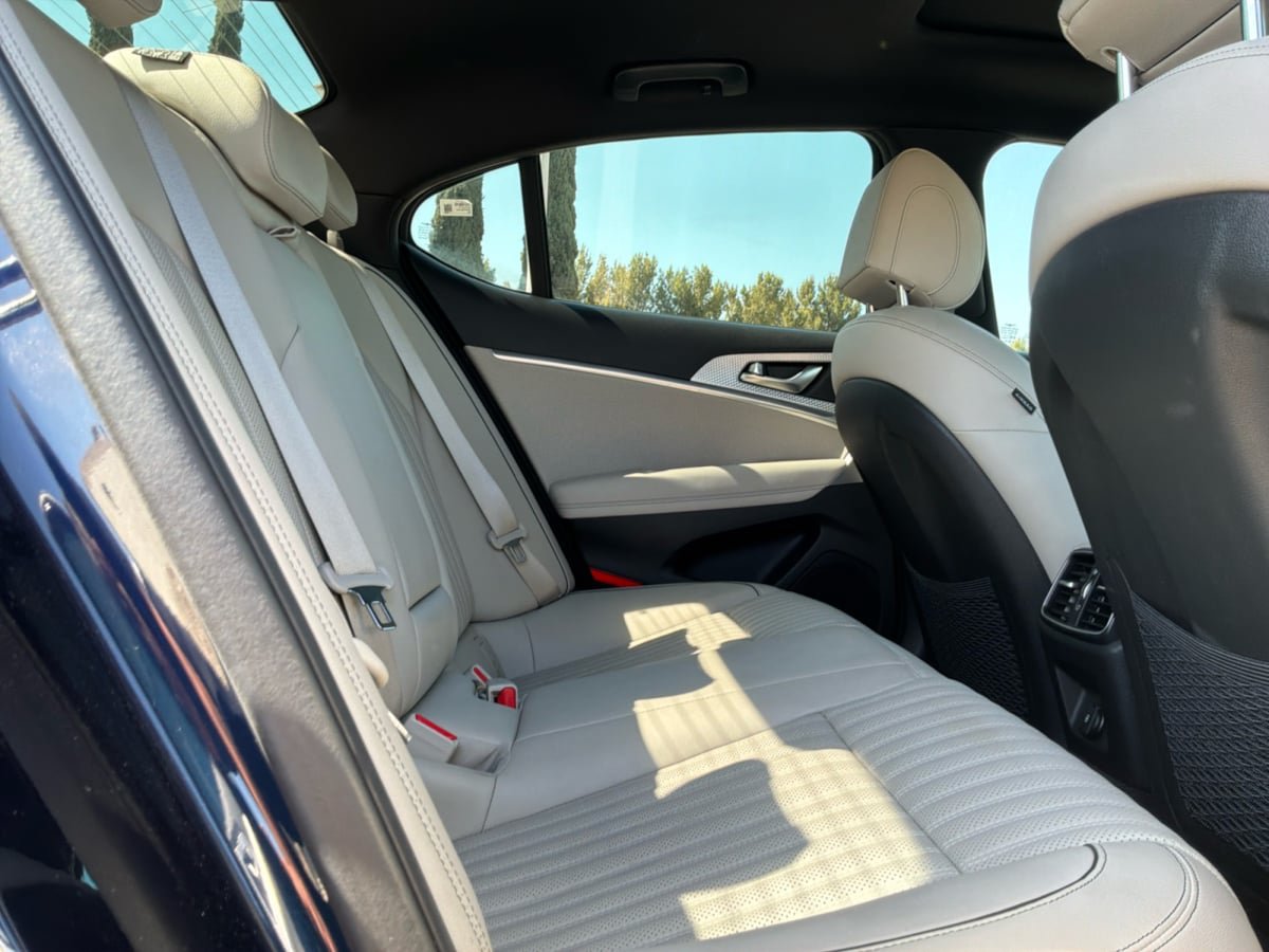 Used 2023 Genesis G70 2.0T w/ Sport Prestige Package RWD image 20