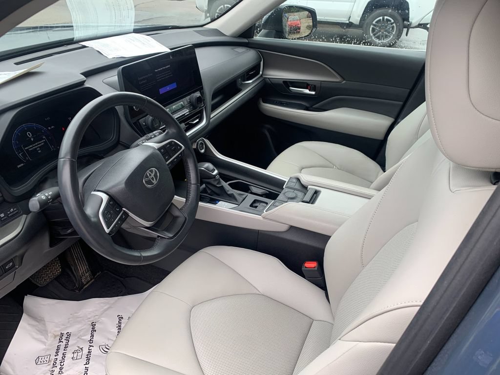 Used 2024 Toyota Grand Highlander AWD image 11
