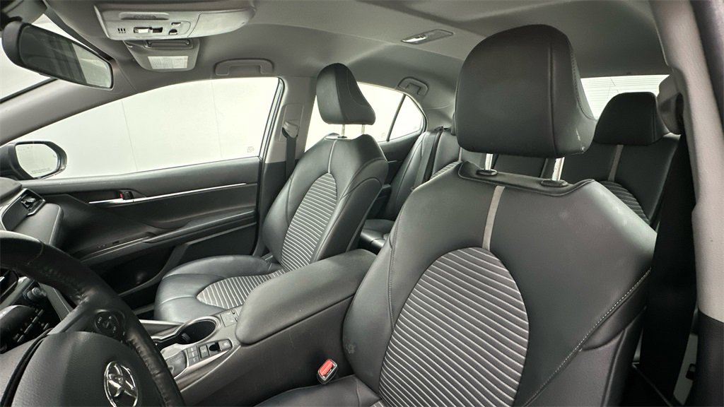 Used 2022 Toyota Camry SE image 6