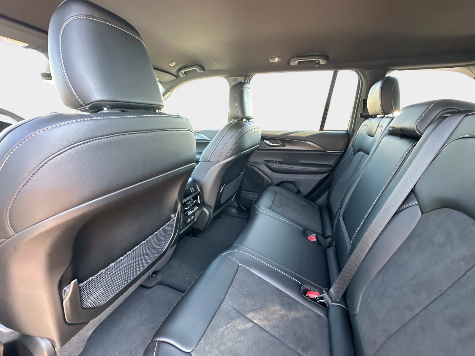 New 2025 Jeep Grand Cherokee Altitude AWD/4WD image 19