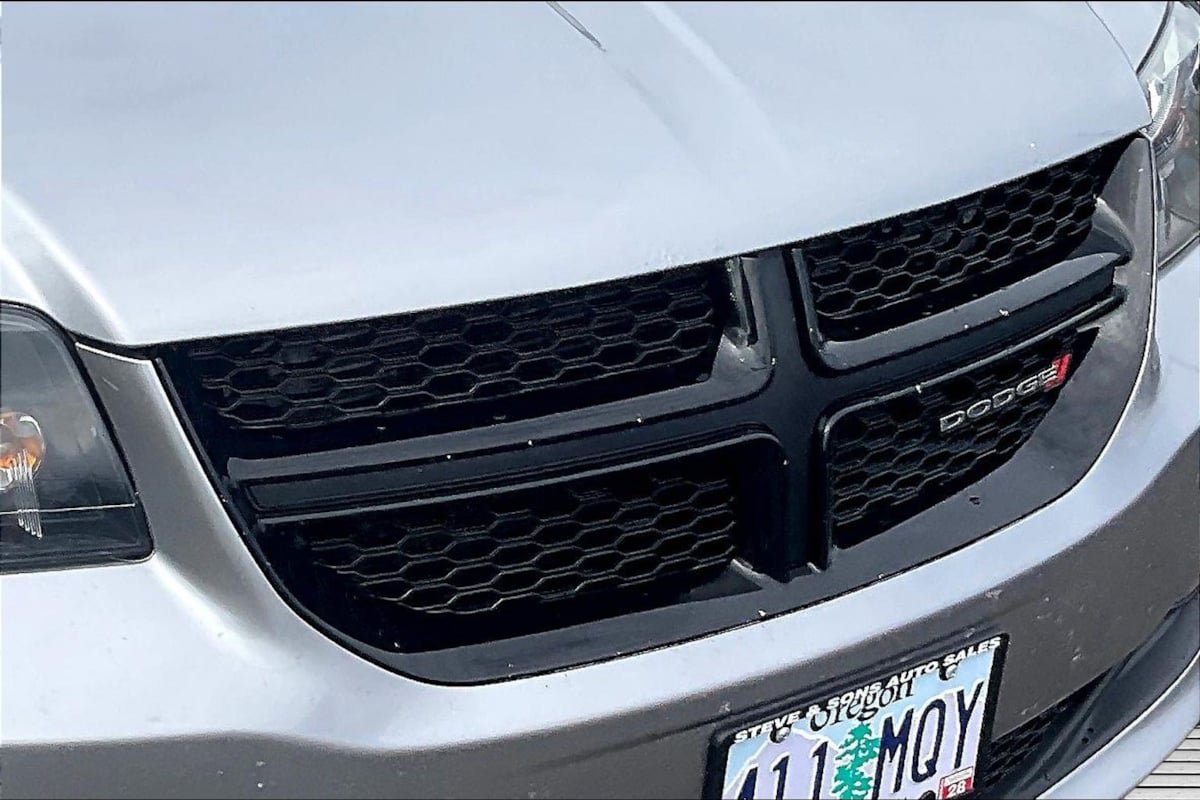 Used 2018 Dodge Grand Caravan SE FWD image 31