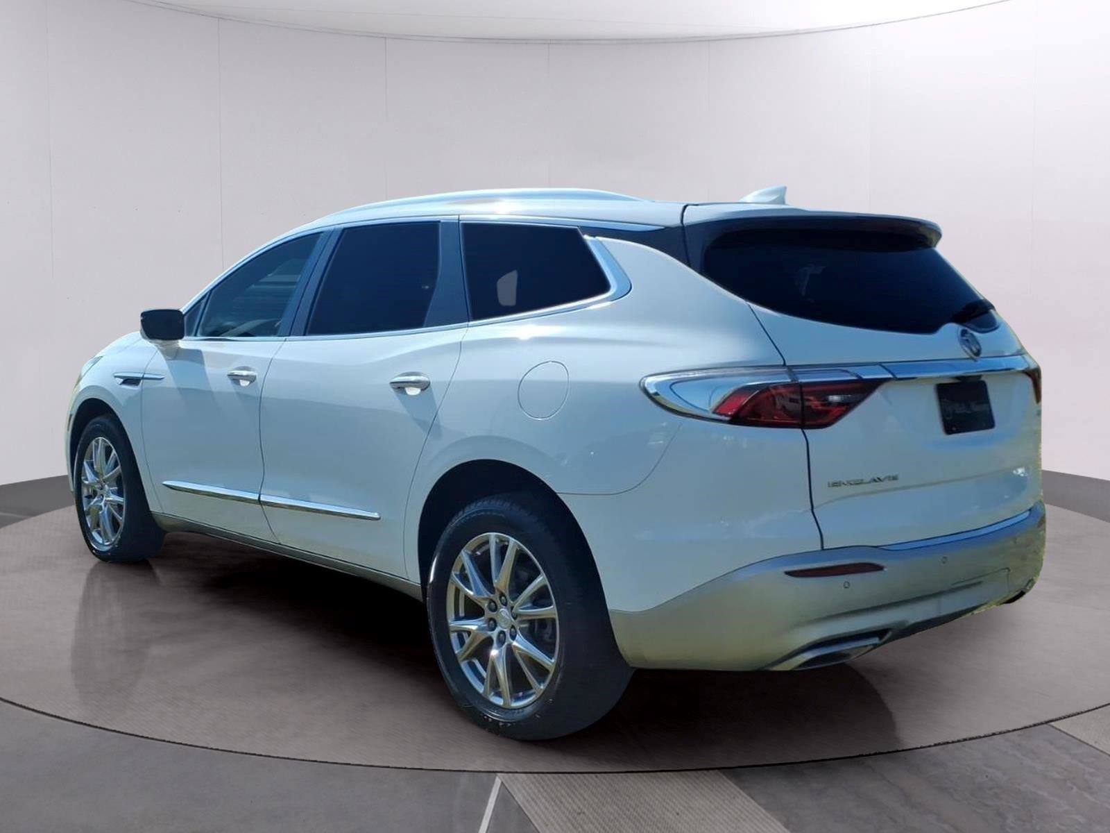 Used 2022 Buick Enclave Premium FWD image 3