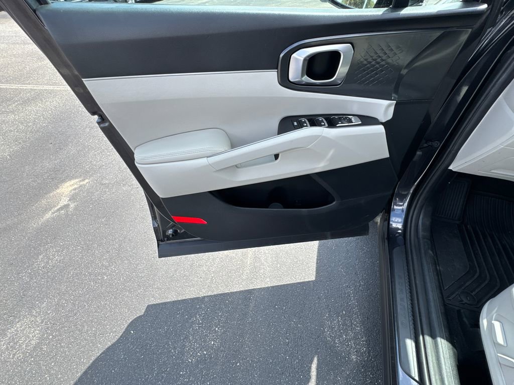 Used 2025 Kia Sorento EX image 10