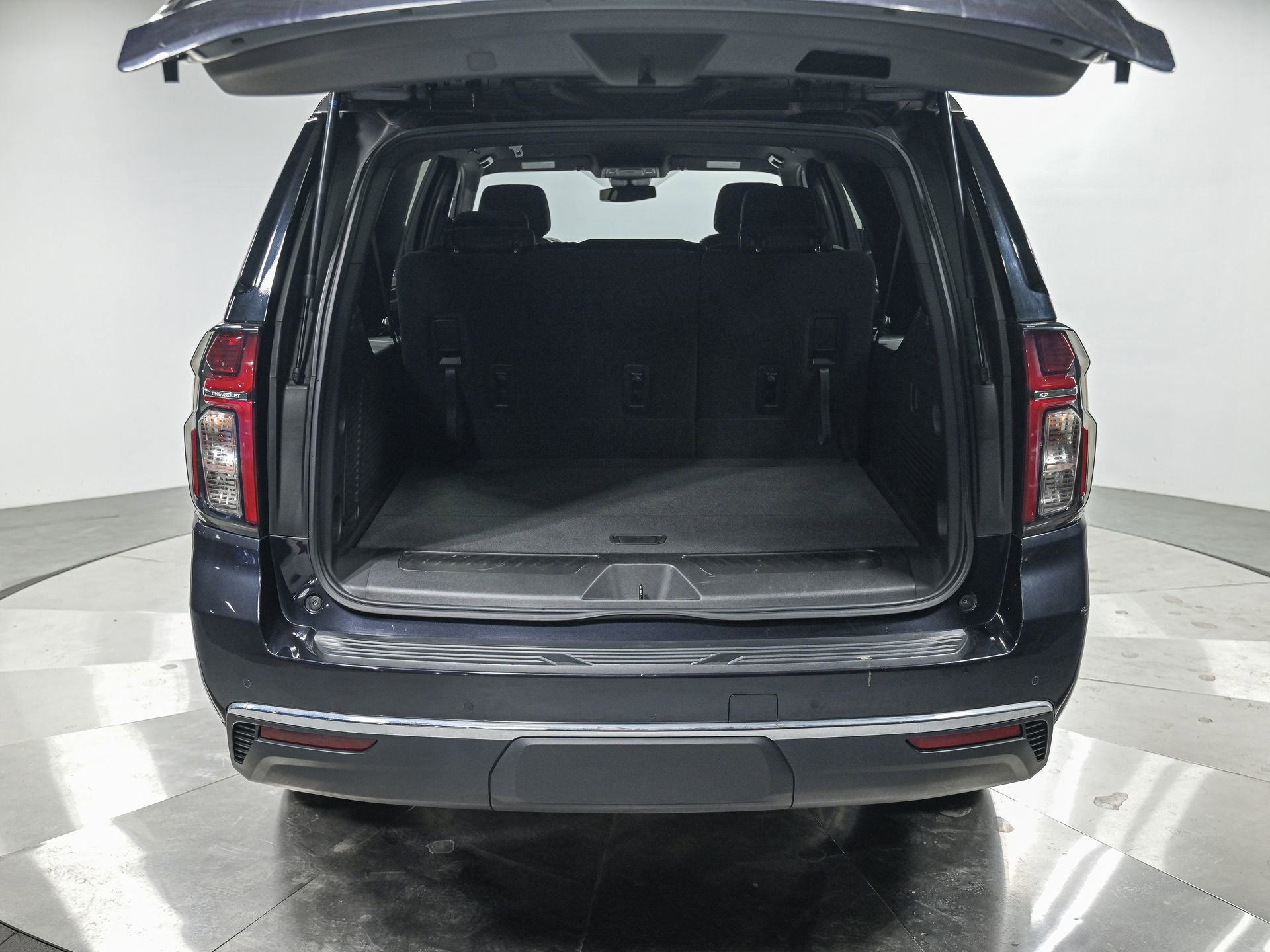 Used 2023 Chevrolet Suburban LS image 6