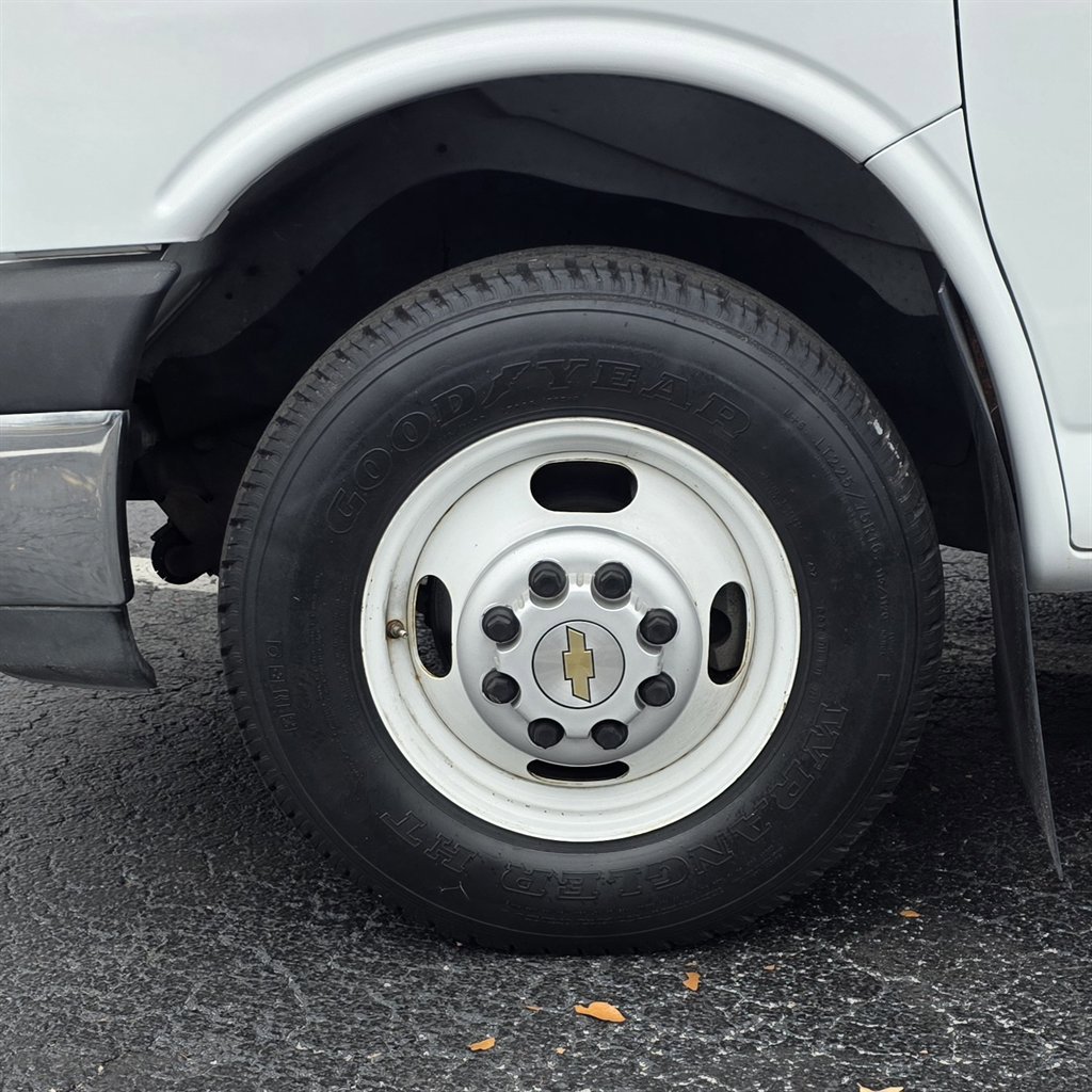 Used 2016 Chevrolet Express 3500 w/ Shuttle Bus Package image 28