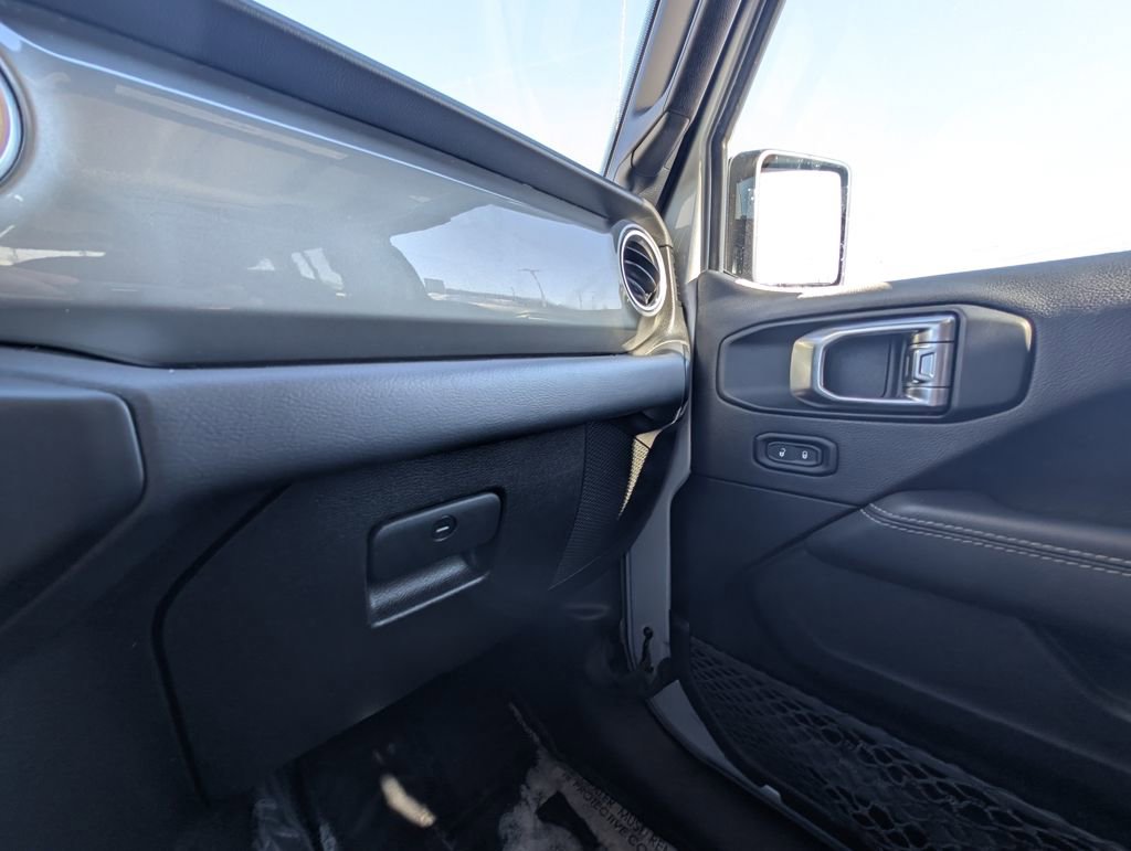 Used 2023 Jeep Wrangler Sahara image 32