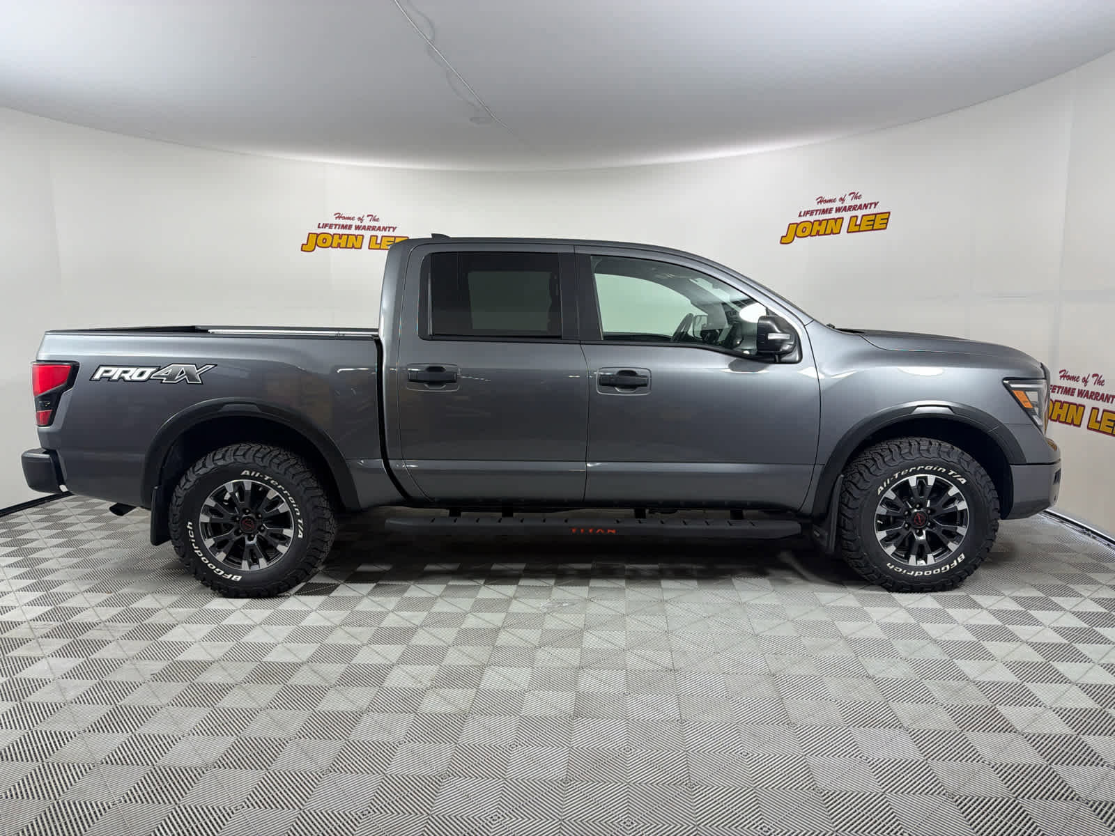 Used 2024 Nissan Titan PRO-4X w/ Pro-4x Convenience Package image 7