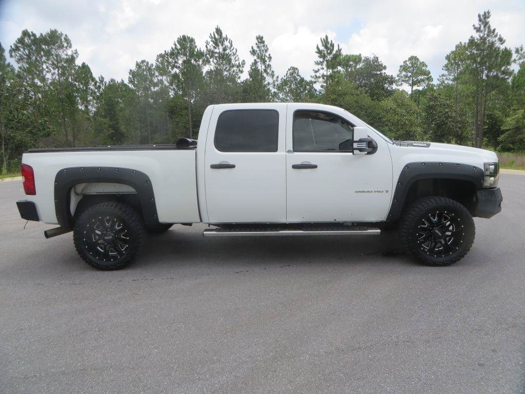 Used 2008 Chevrolet Silverado 2500 LT w/ Suspension Package, Off-Road AWD/4WD image 5