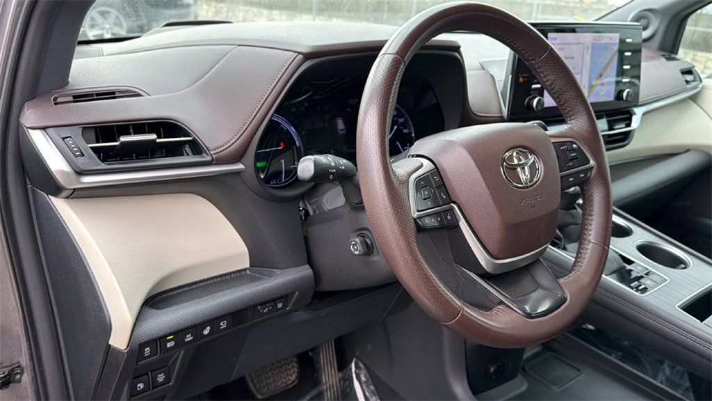 Used 2021 Toyota Sienna Platinum image 22
