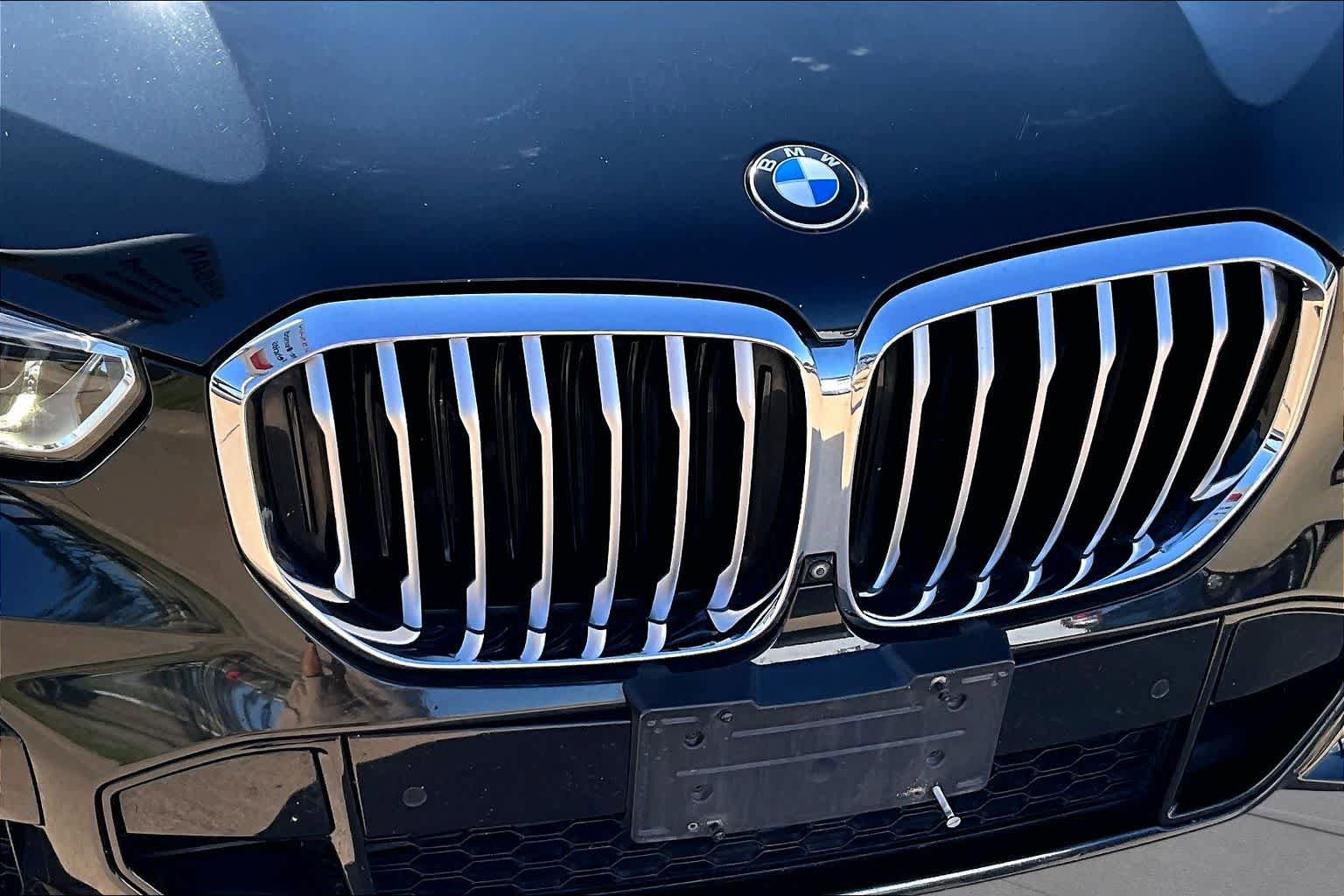 Used 2019 BMW X5 xDrive40i w/ M Sport Package AWD/4WD image 29