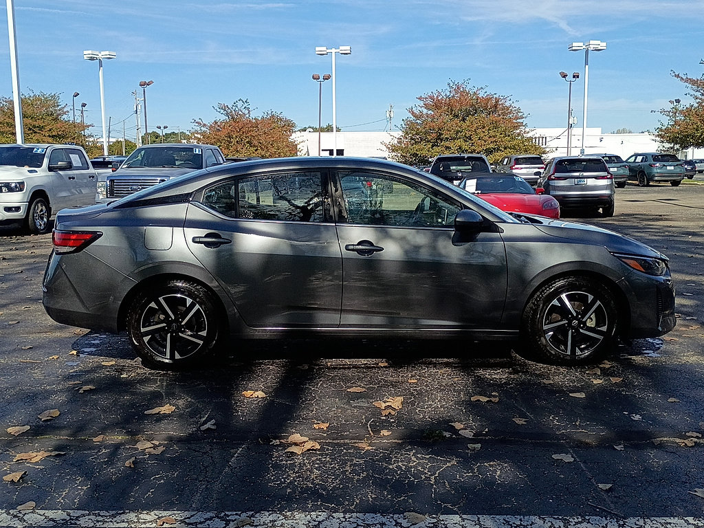 Used 2025 Nissan Sentra SV FWD image 2