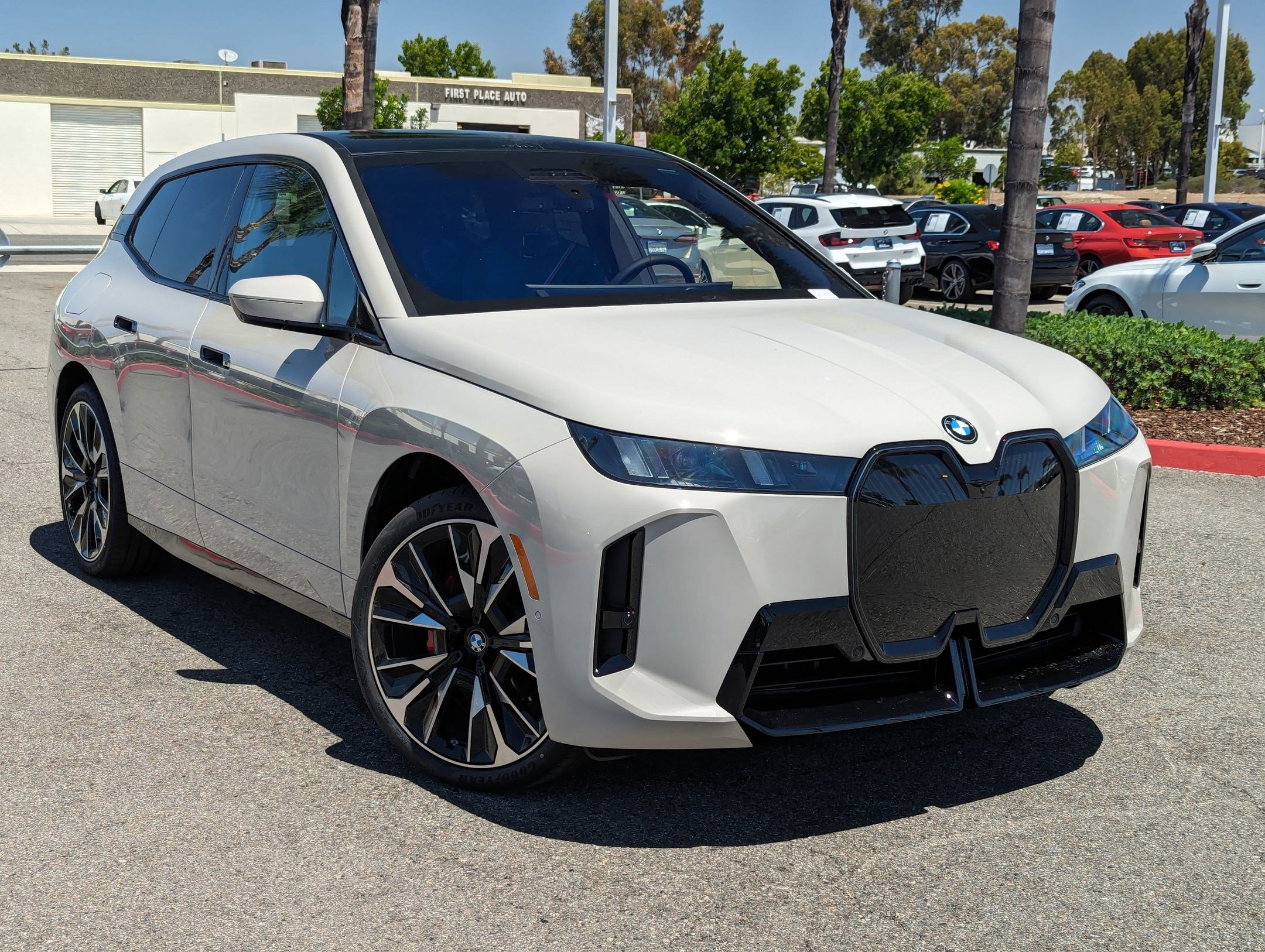 New 2026 BMW iX xDrive60 w/ M Sport Package image 2