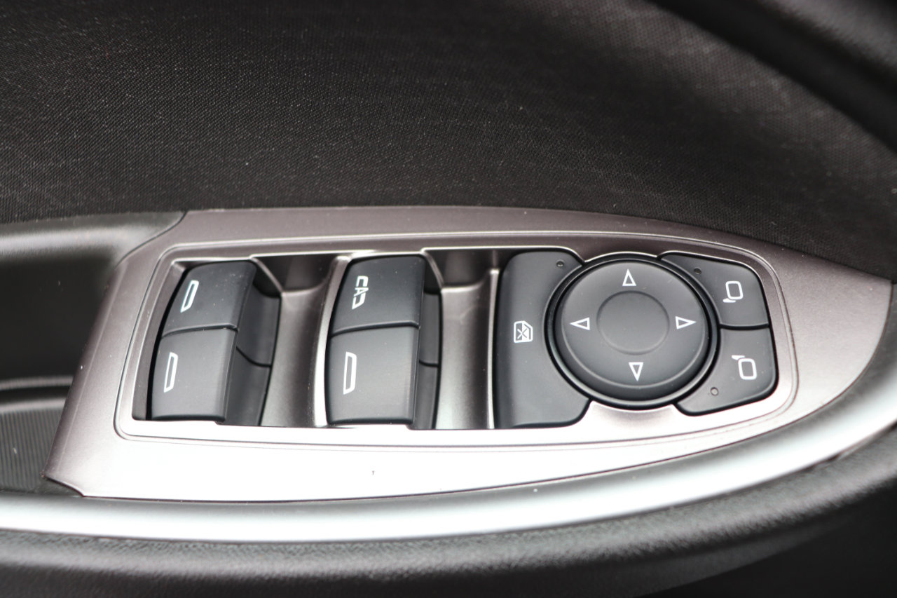 Used 2024 Chevrolet Malibu LT image 40