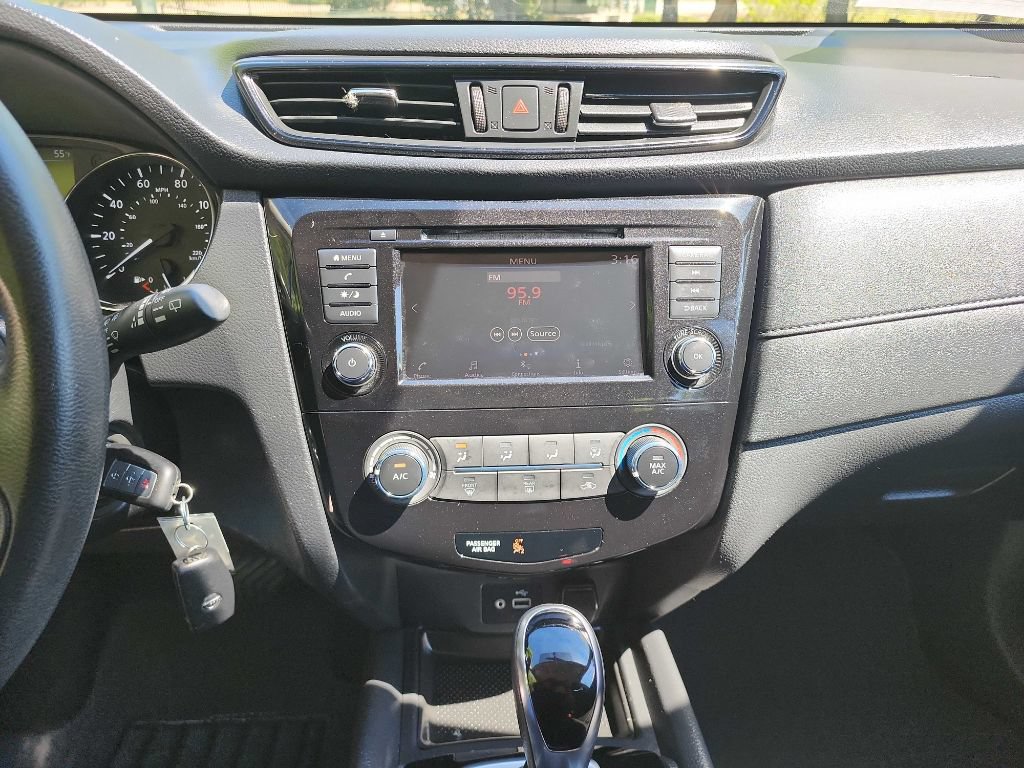 Used 2018 Nissan Rogue S FWD image 20