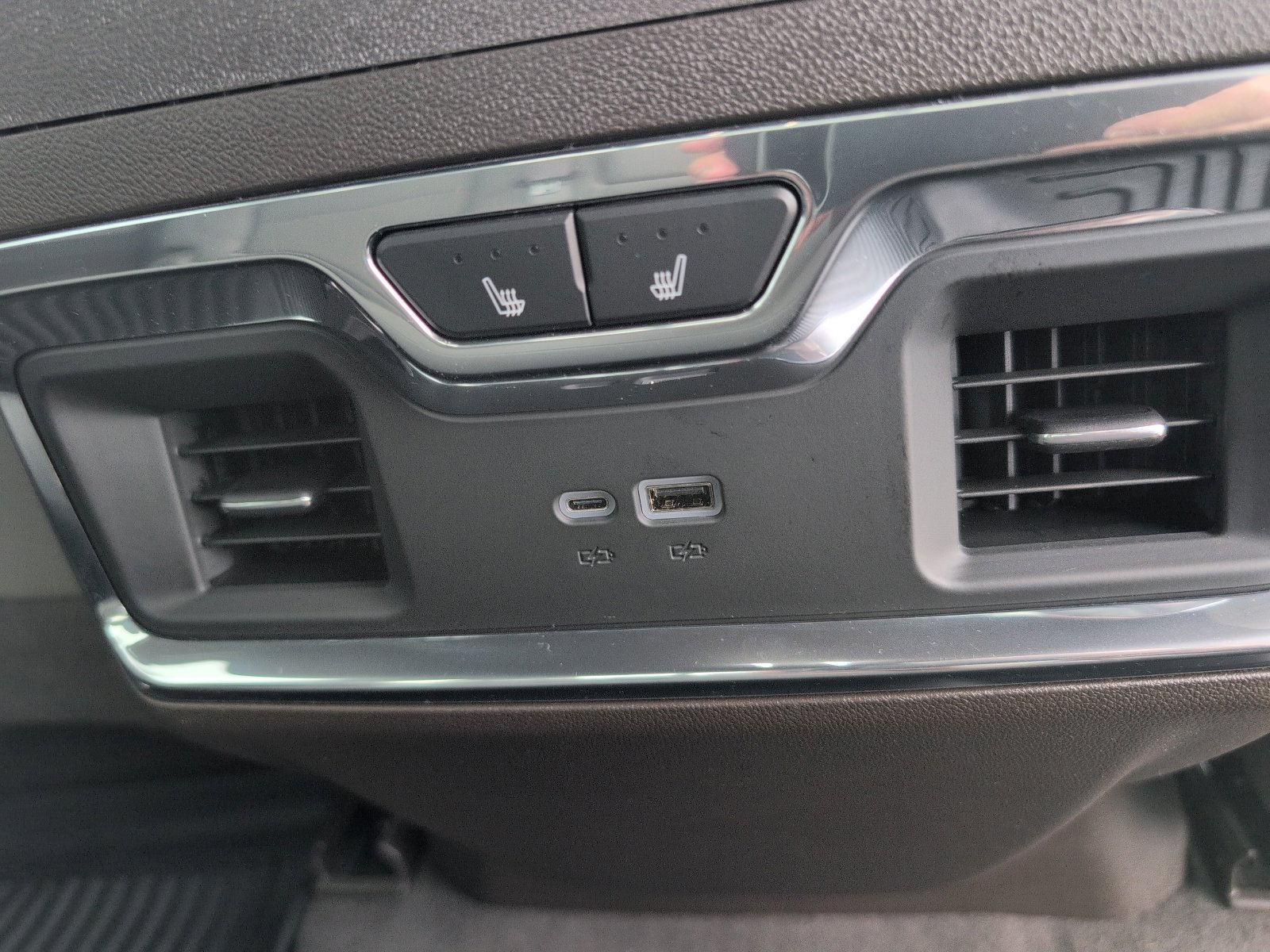 Used 2024 GMC Sierra 2500 SLT w/ SLT Premium Package image 15