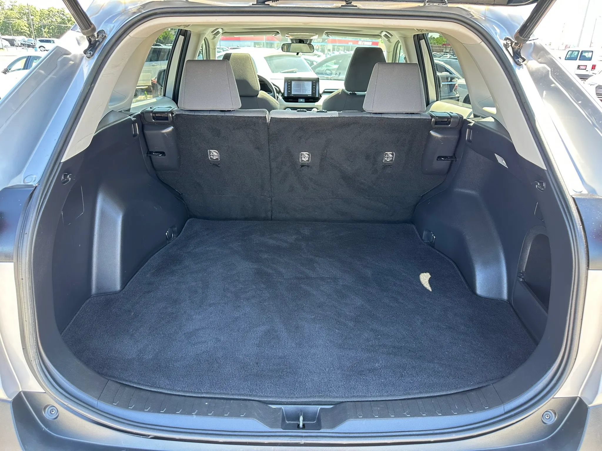 Used 2021 Toyota RAV4 XLE w/ Convenience Package AWD/4WD image 18