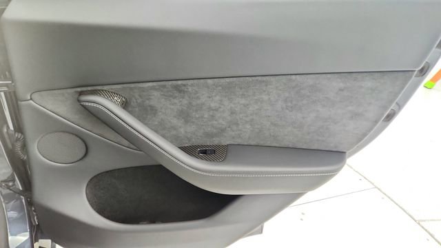 Used 2025 Tesla Model Y Performance image 27