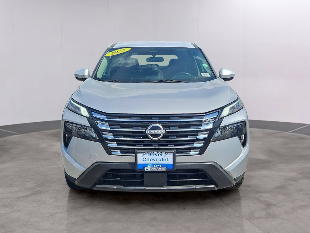 Used 2025 Nissan Rogue SV AWD/4WD image 2