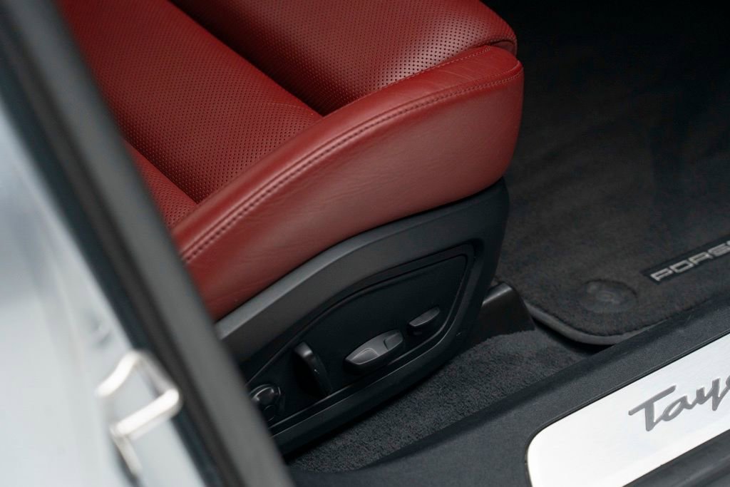 Used 2020 Porsche Taycan Turbo w/ Performance Package image 40