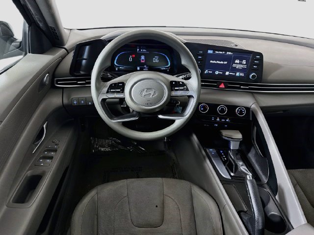 Used 2024 Hyundai Elantra SE FWD image 16